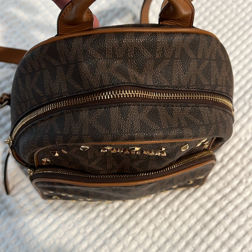 🛍️ Michael Kors Backpack - Picture 3 of 13